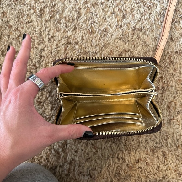 Michael Kors wristlet - Picture 3 of 3